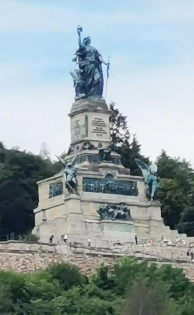 Rheinufer am Hindenburgpark