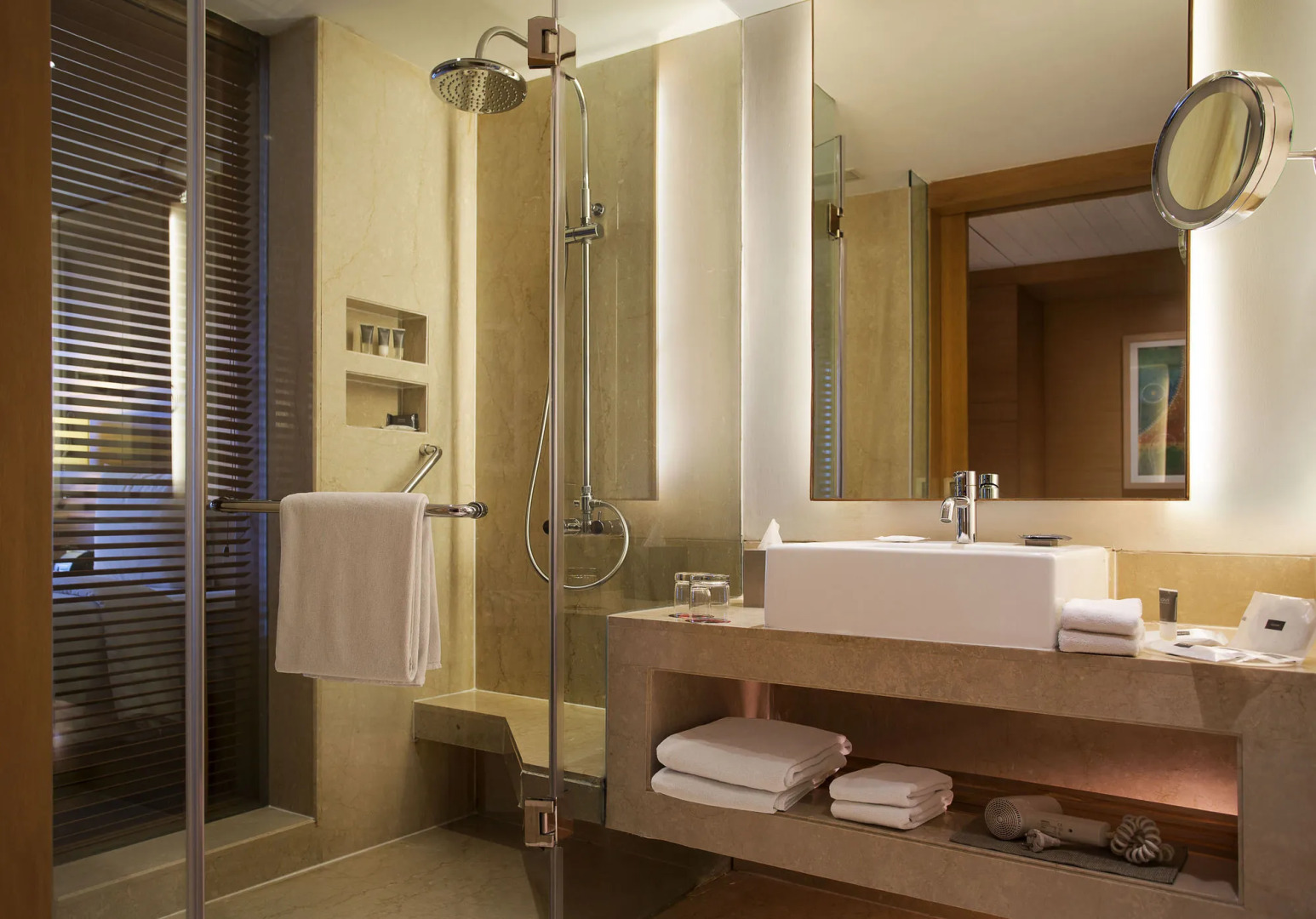 Courtyard by Marriott Gurugram Downtown