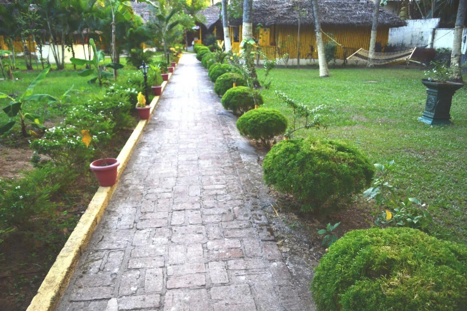 Savithri Inn Bamboo Cottages & Resorts