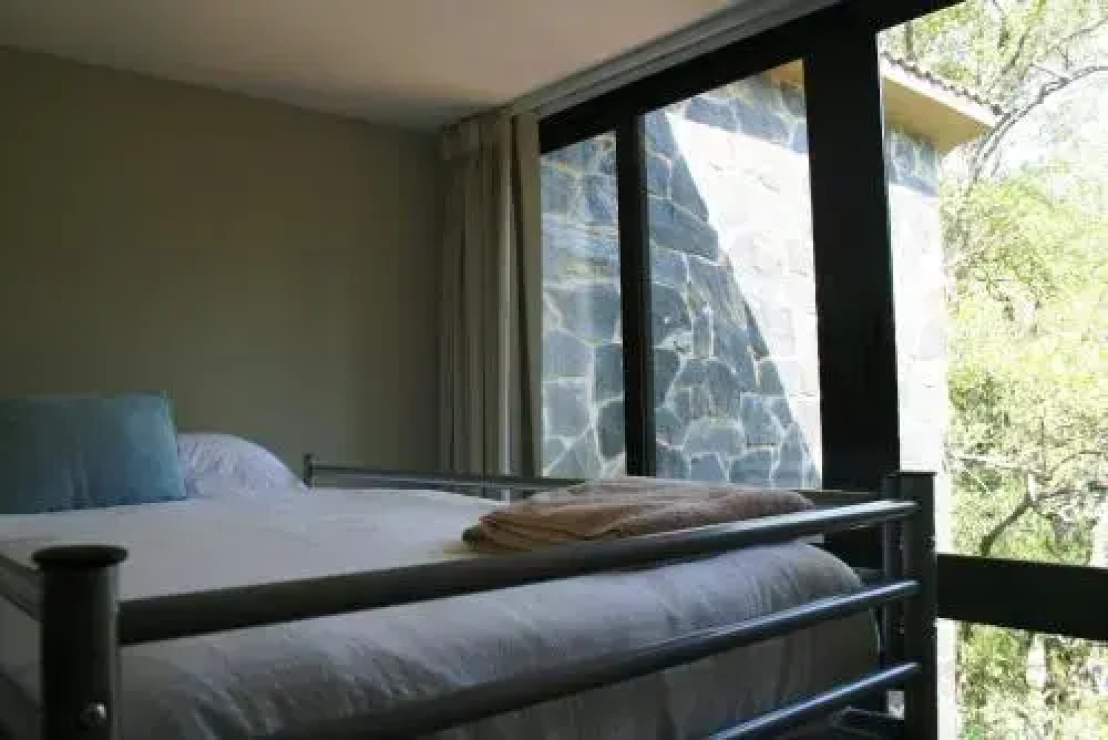 Montseny Suites & Apartments
