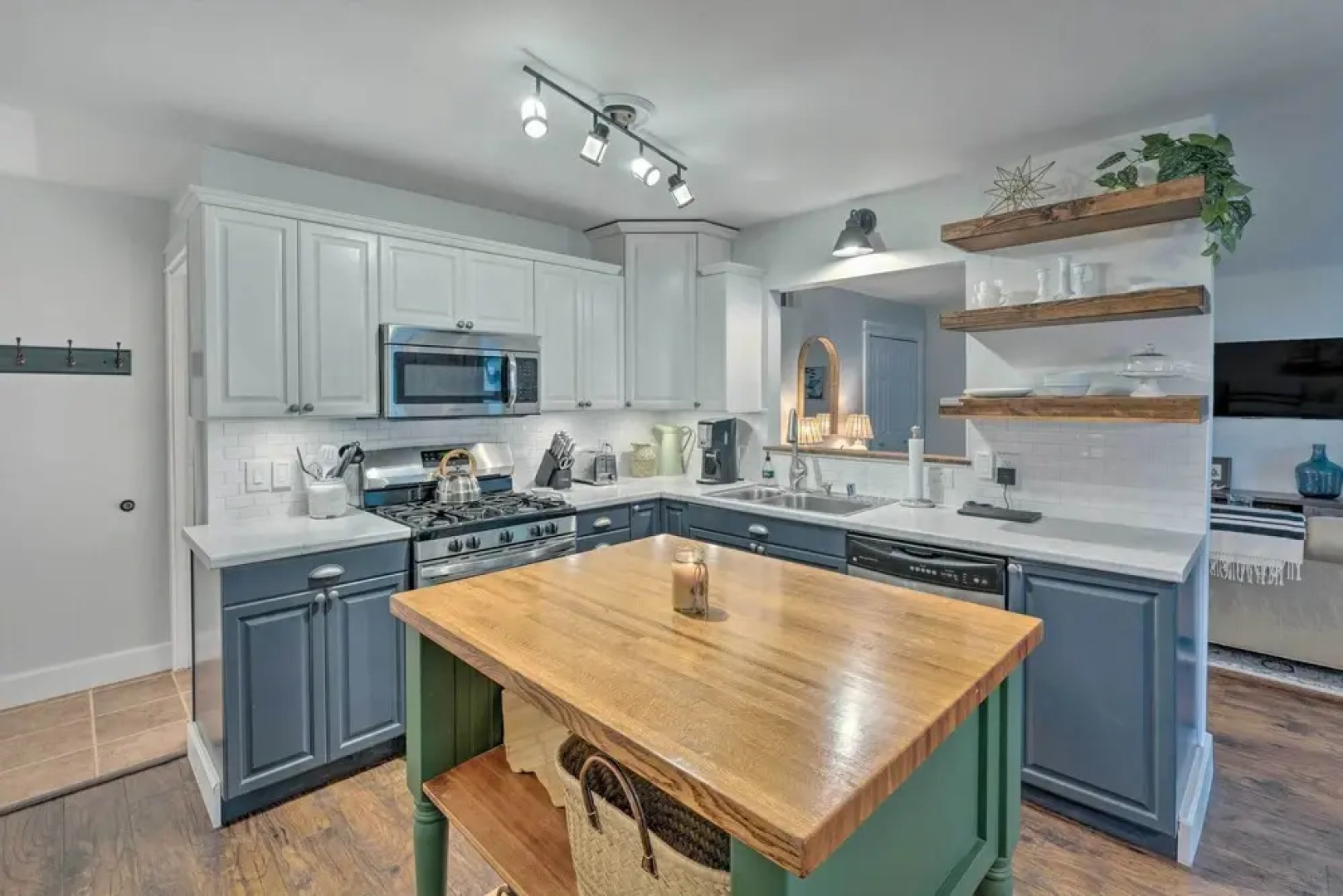 Airy Cottage Close to Rock Lake w/ Fire Pit!