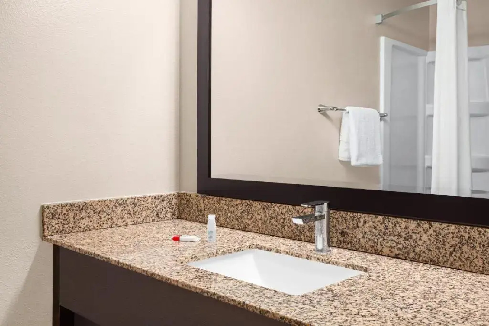 Super 8 by Wyndham Lenexa Overland Park/Mall Area