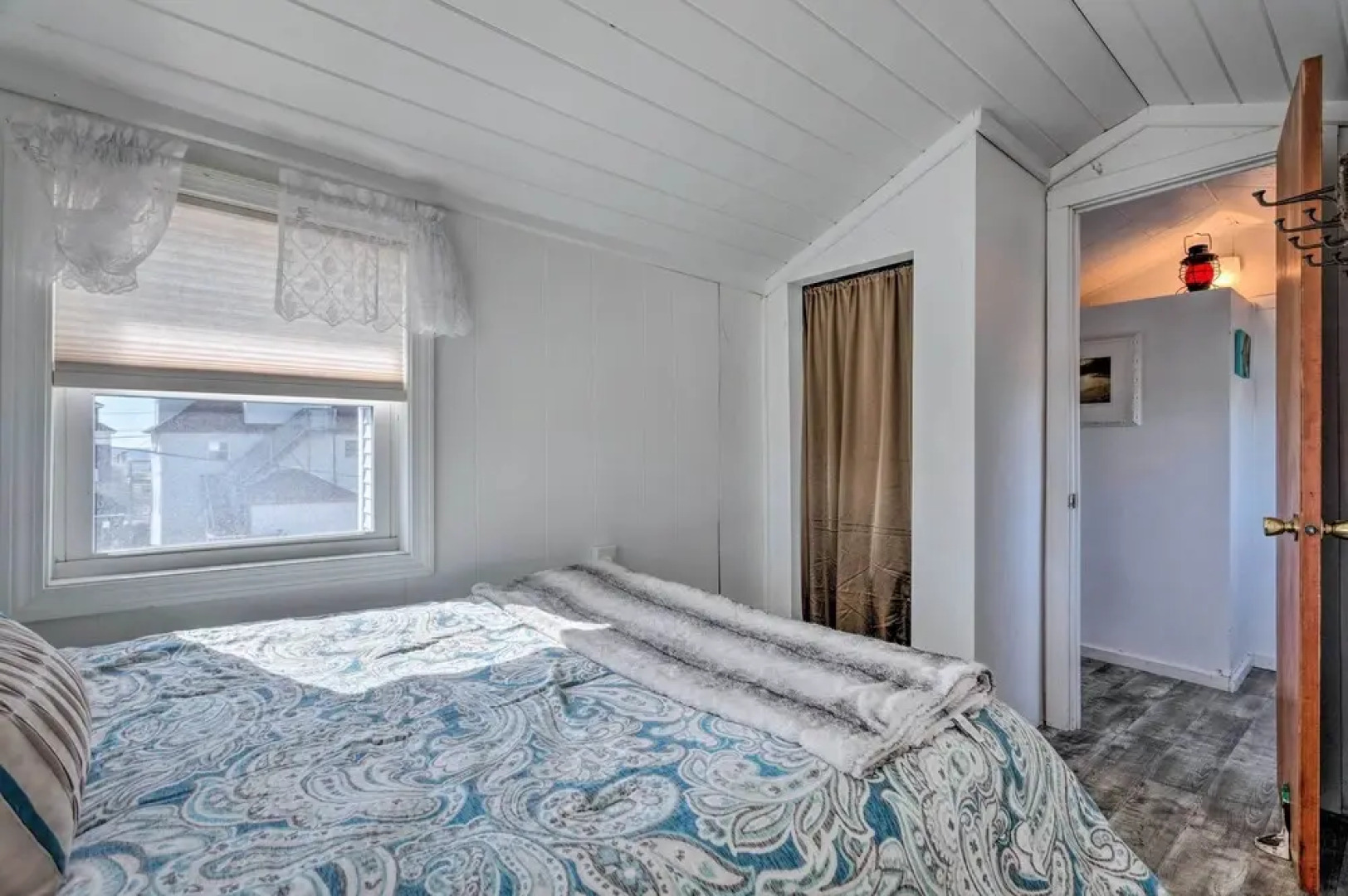 Seaside SK Getaway: Steps to Matunuck Beach!