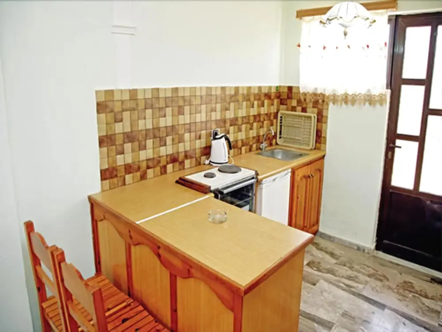 Makis Studios & Apartments