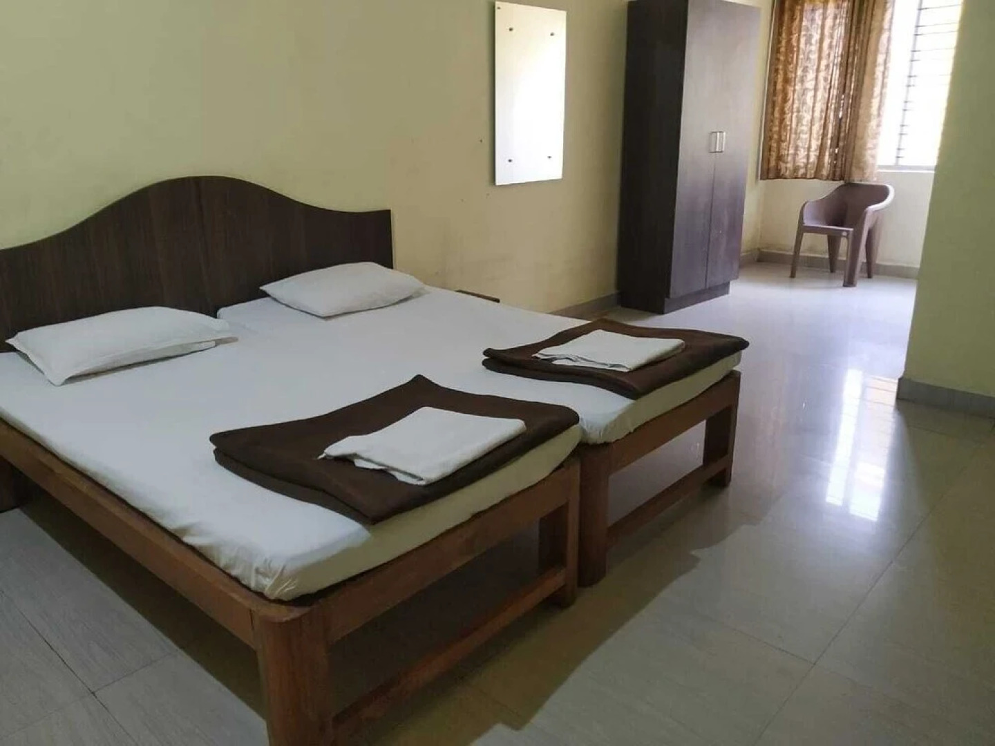 iROOMZ Hotel Vishwa Lodging