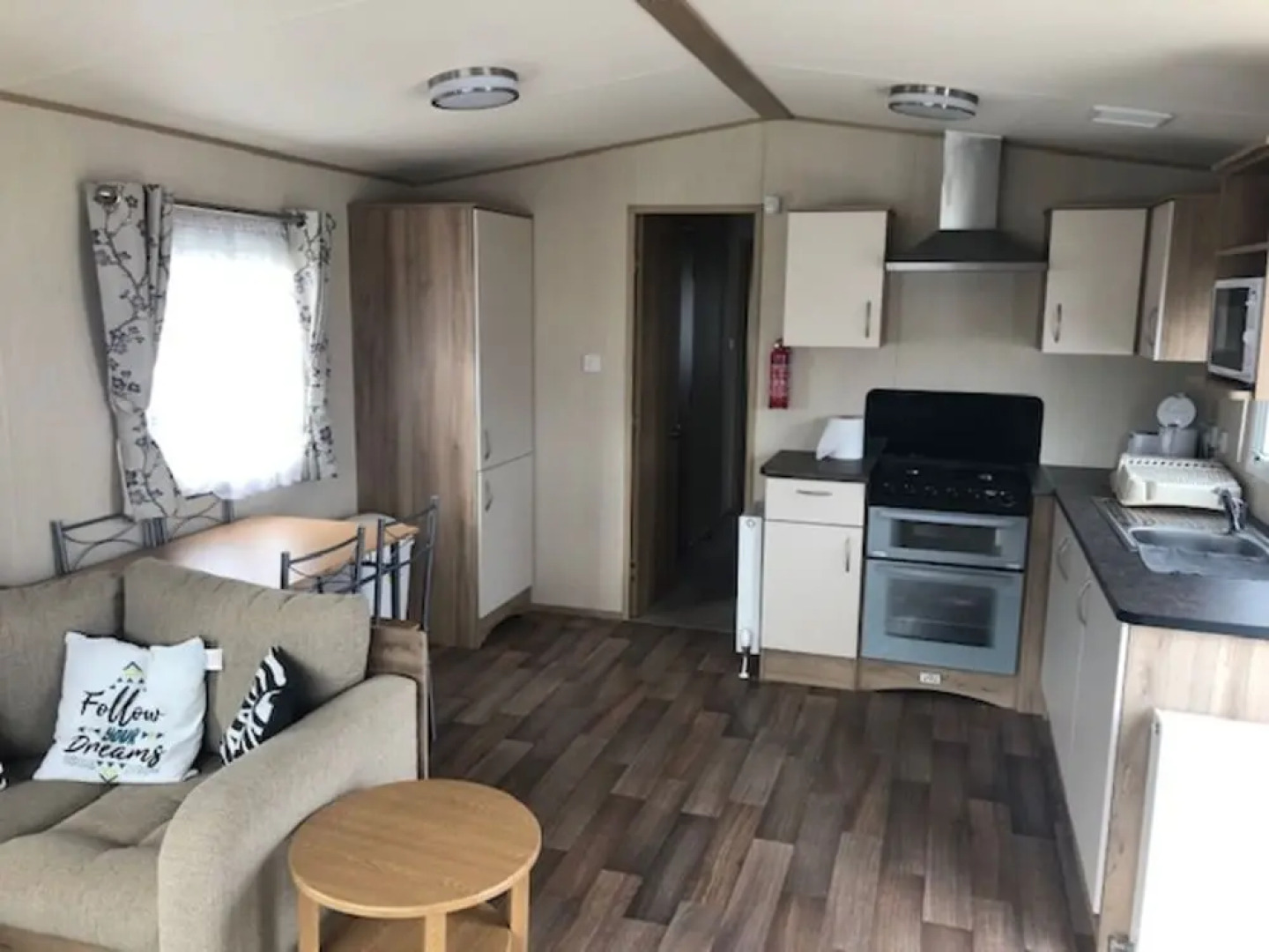 Beautiful Cosy 2-bed Caravan in Clacton-on-sea
