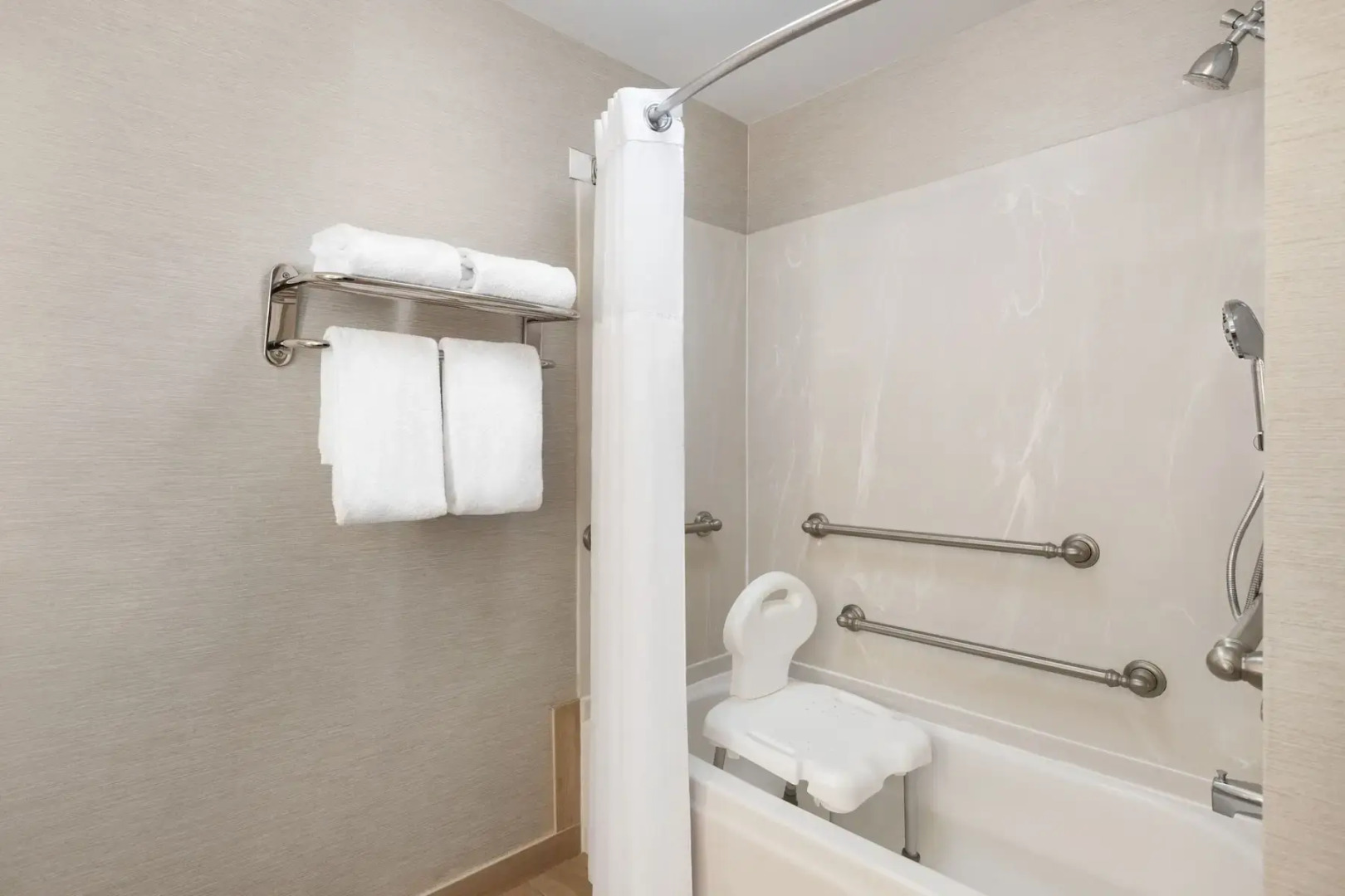 Holiday Inn Express Savannah-I-95 North