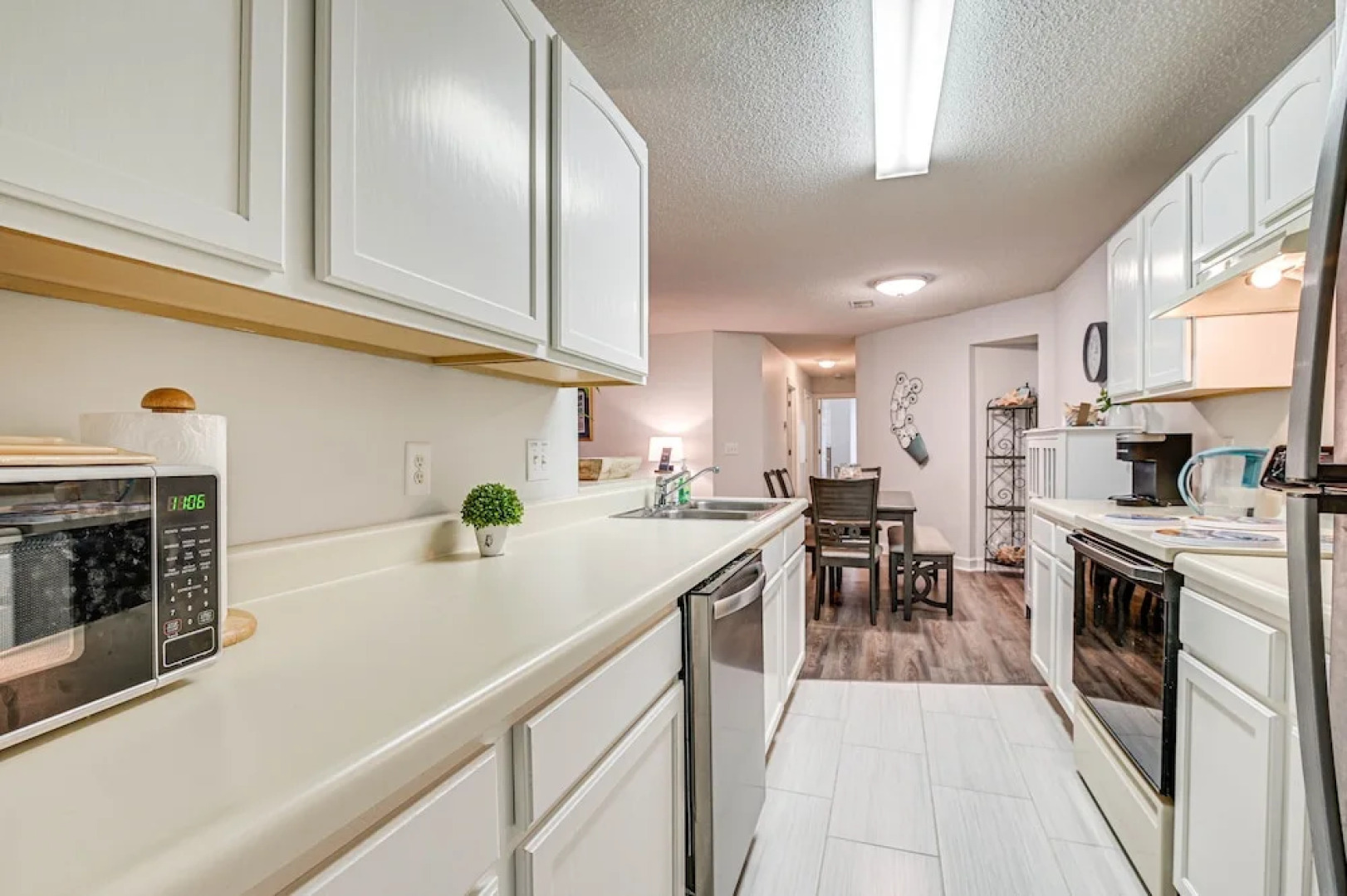 Murrells Inlet Condo w/ Pool Access, Near Beach!