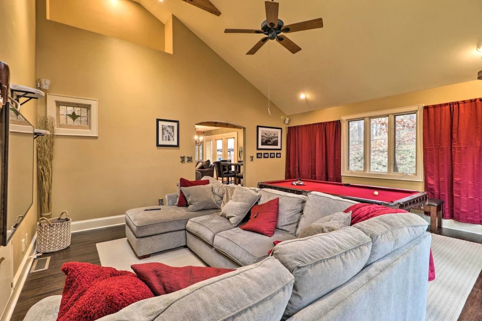 Cozy Conyers Cabin w/ Fireplace & Pool Table!