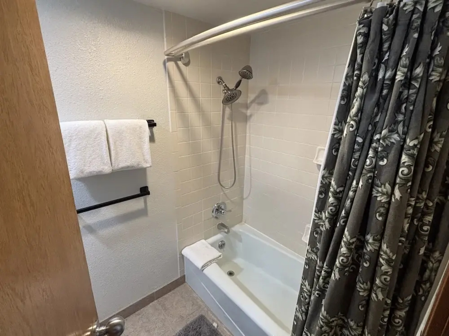 Studio In Lakeside Village, Updated Kitchen & Bath Apts