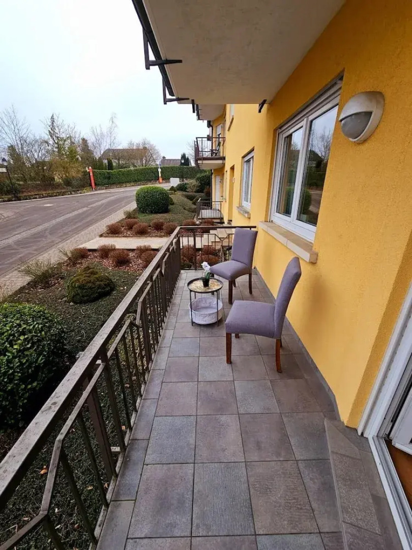 Bright 2 bedrooms flat w parking&balcont