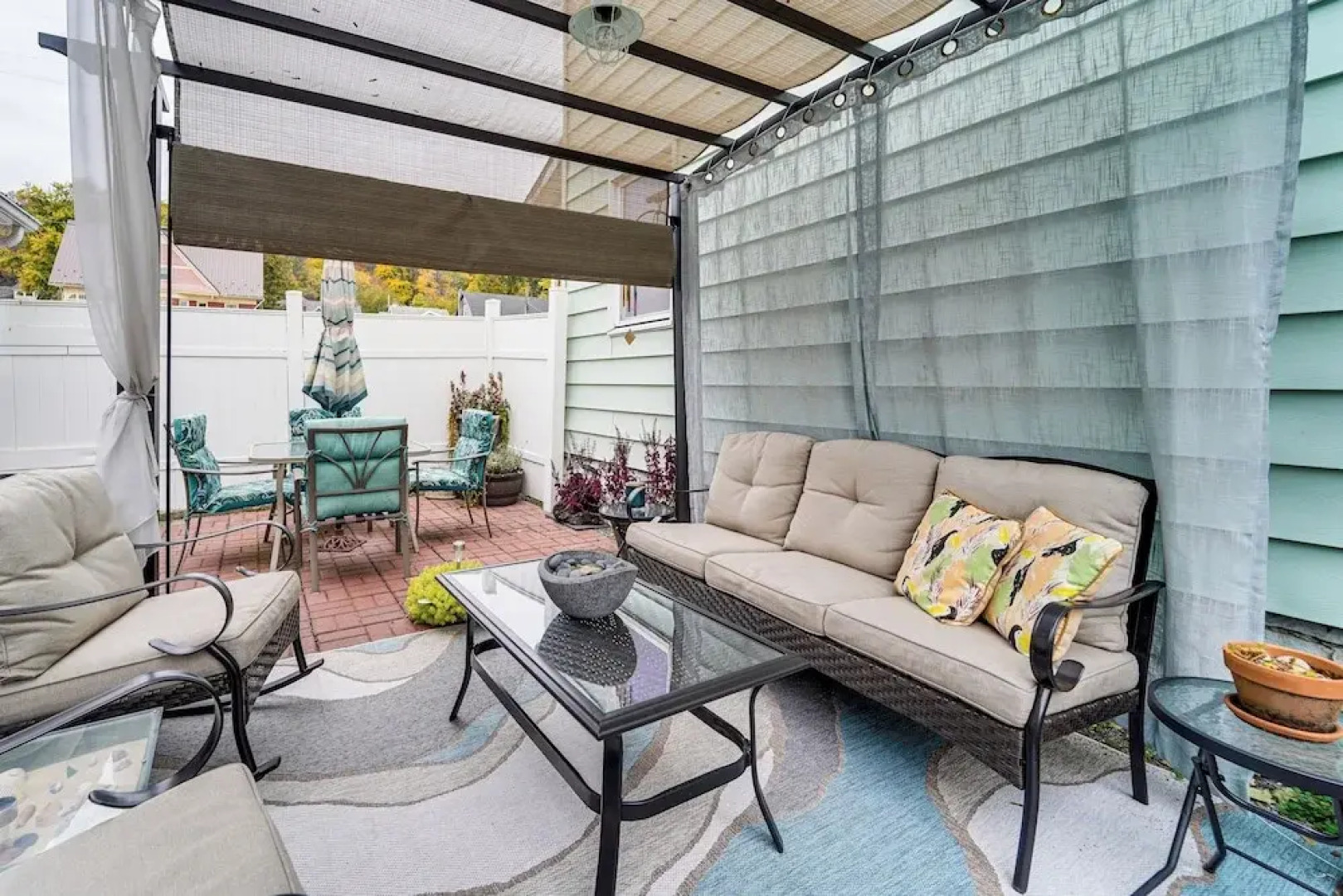 Grill, Dine & Relax Outside: Home in Tyrone!