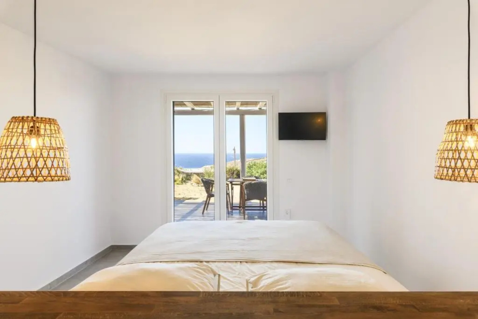 Mesmerising Sea View Lia Residence