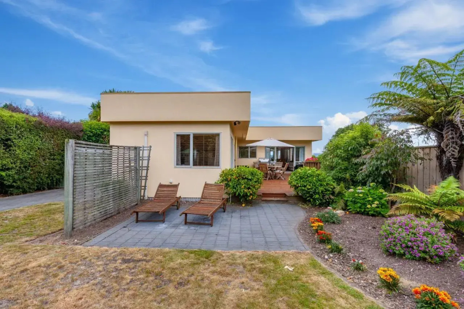 Above The Lake Bed Breakfast