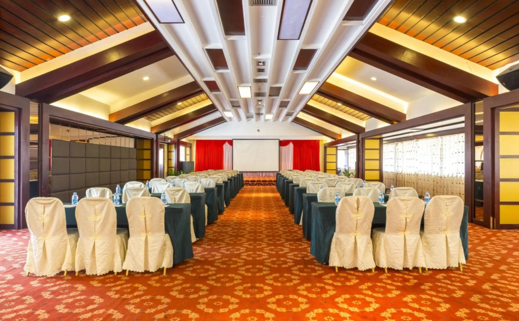 Yangshuo New West Street International Hotel