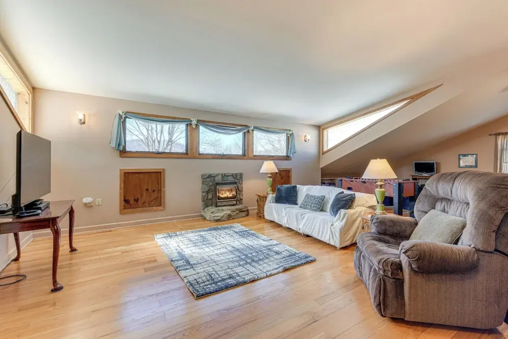 Peaceful Bryson City Cabin w/ Hot Tub & Deck!