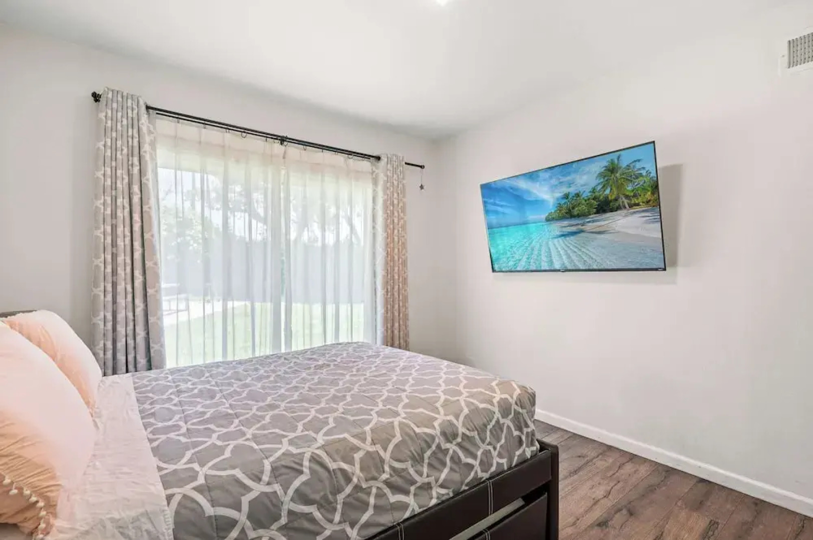 Spacious Family Friendly House in Central Location