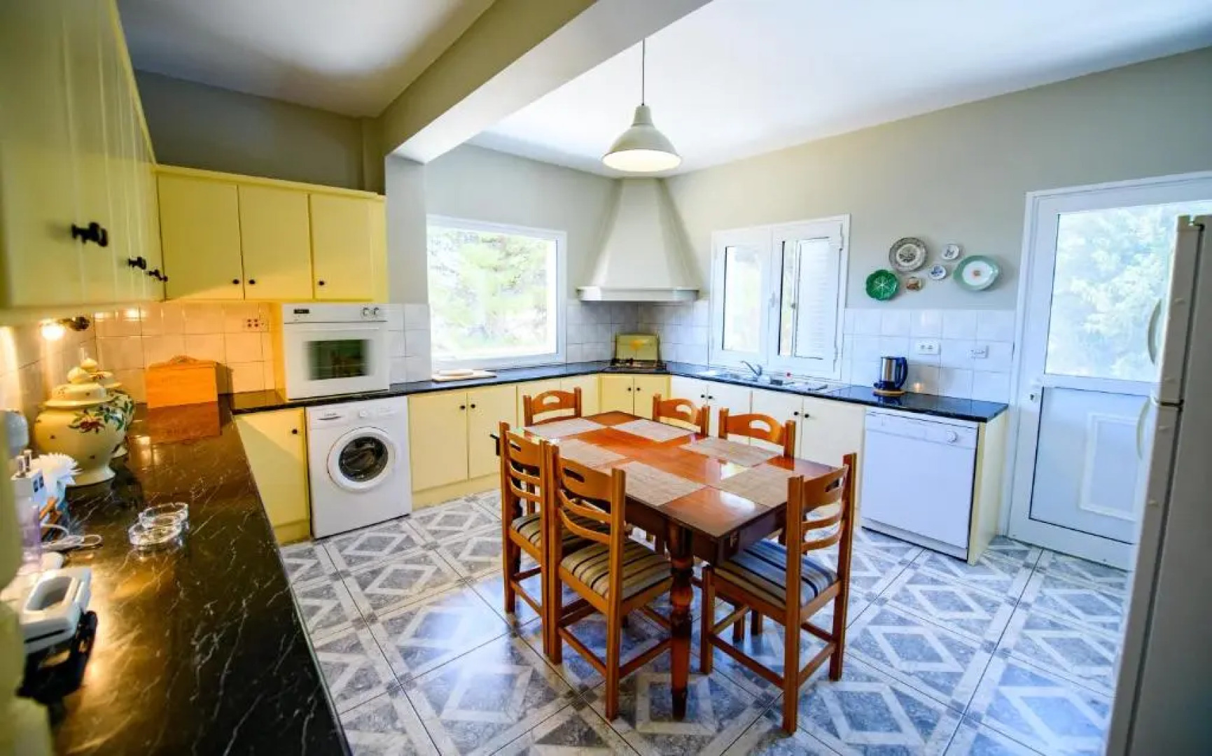 Pessada Bay Studios and Apartments