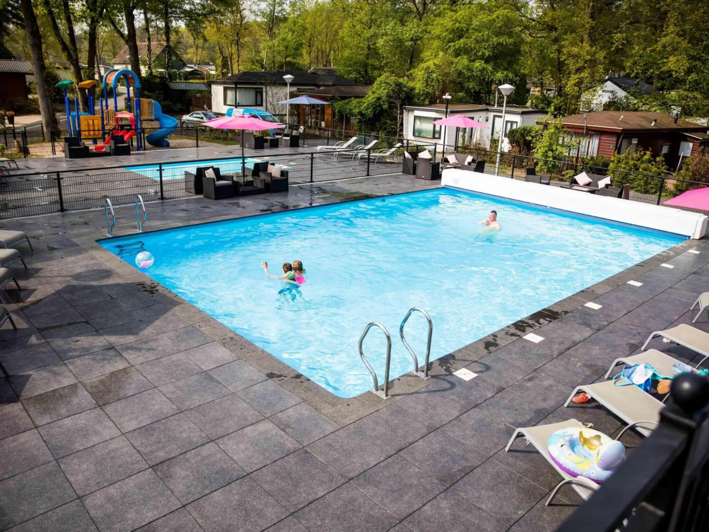 Luxurious chalet with sauna and spa, in a holiday park located near the Veluwe