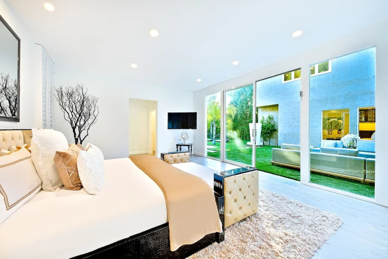 Beverly Hills Luxury Modern Palace