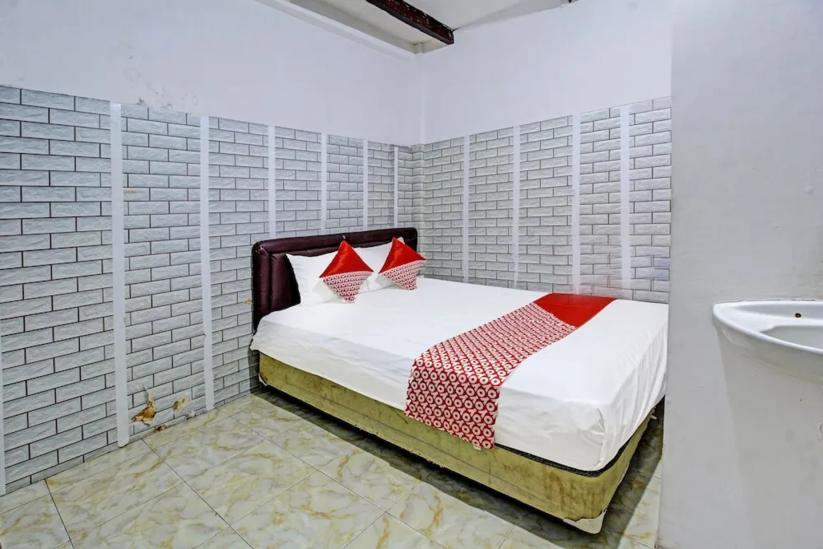 Coupis Guesthouse by OYO Rooms