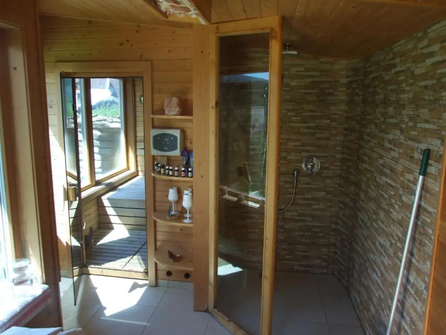 Happy House Apartments