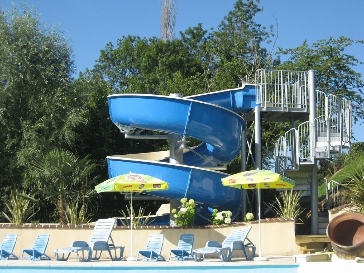 Comfortable Chalet Located Among Vineyards in the Dordogne