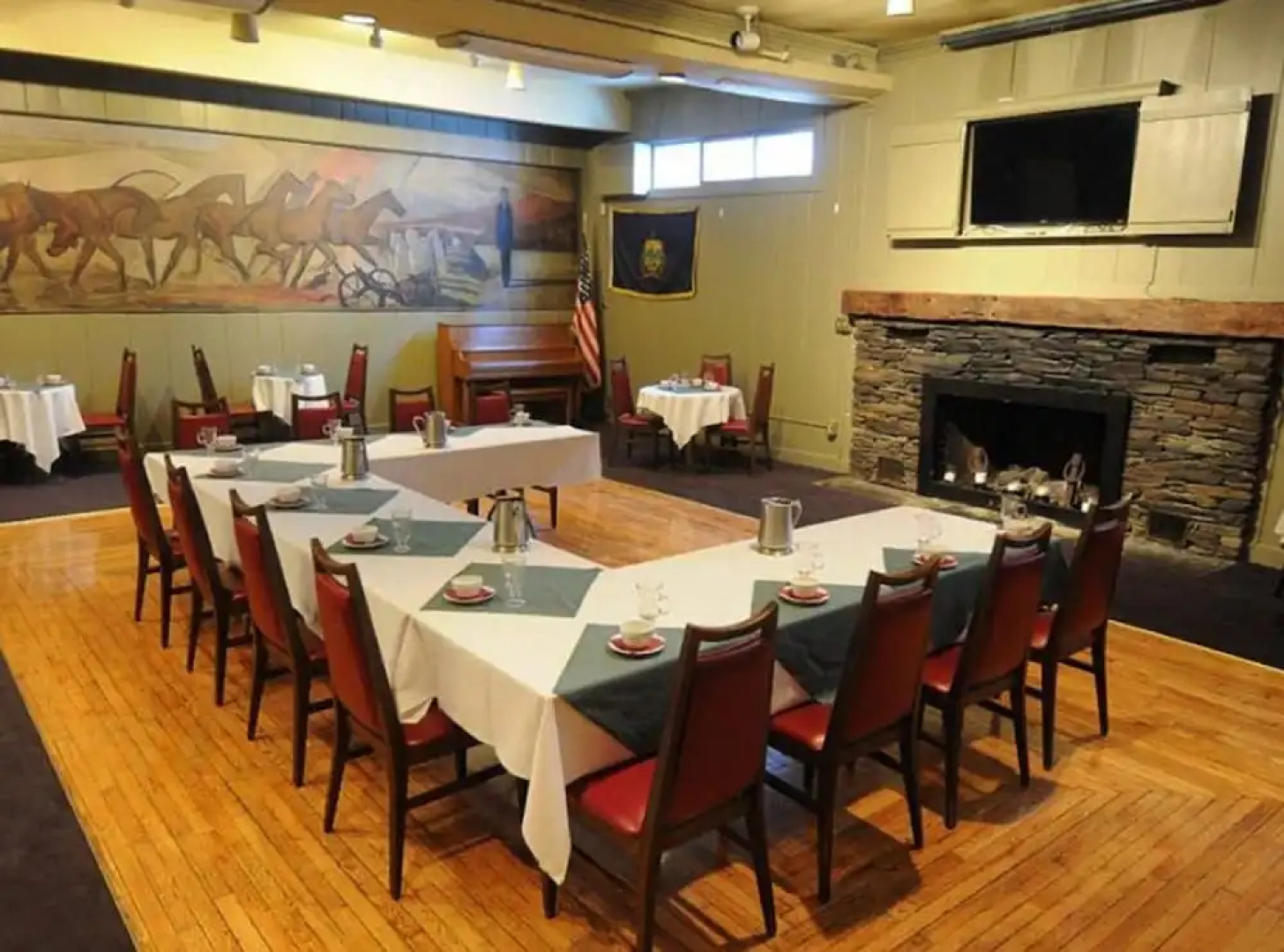 HI White River Junction The Hotel Coolidge Hostel