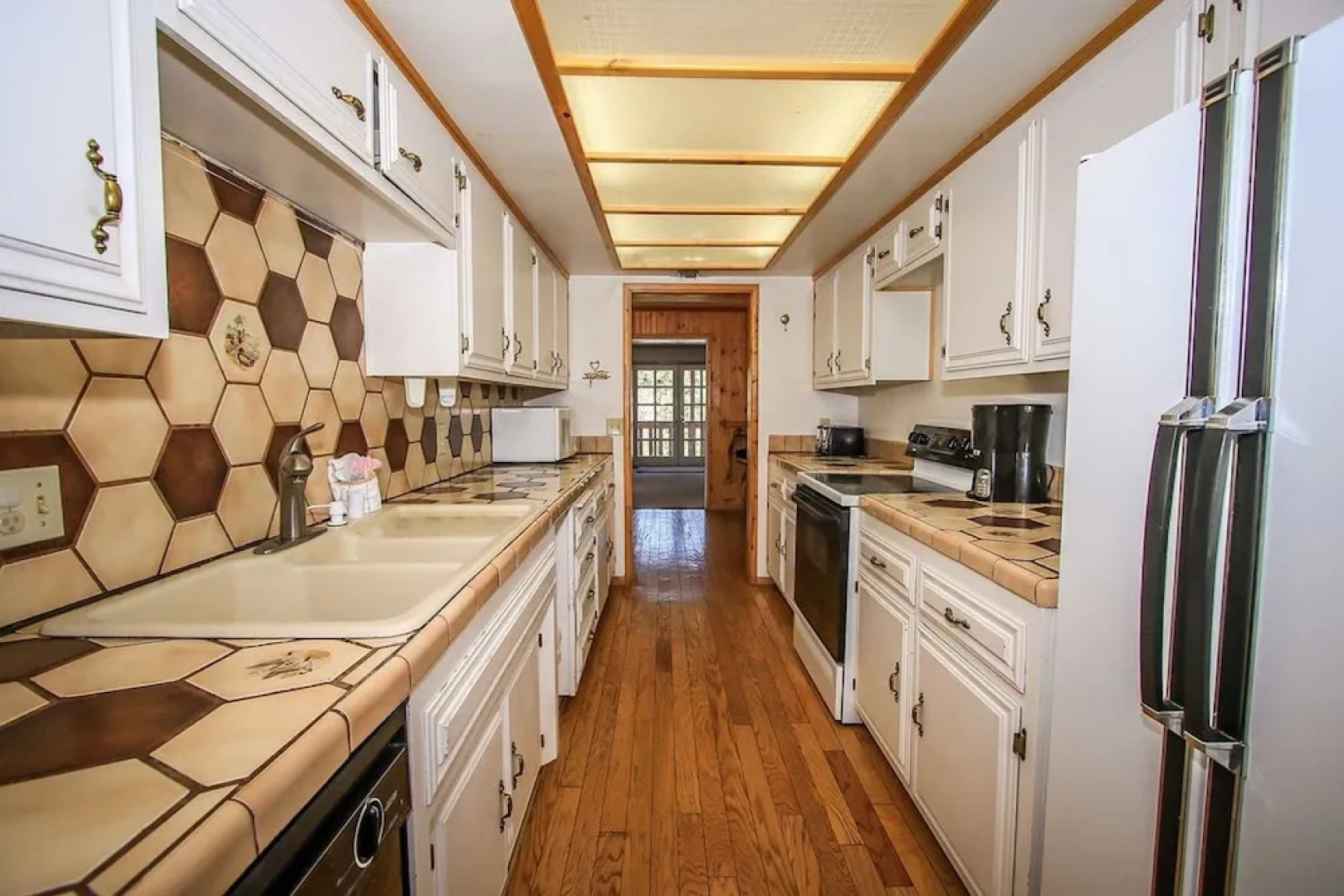 Grande Lodge 1053 by RedAwning