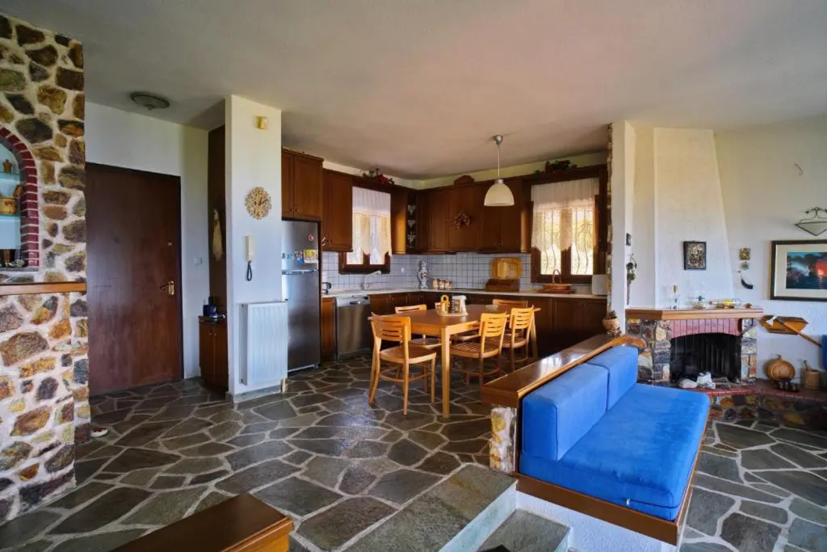 Beachfront villa with huge garden, 3br, Halkidiki