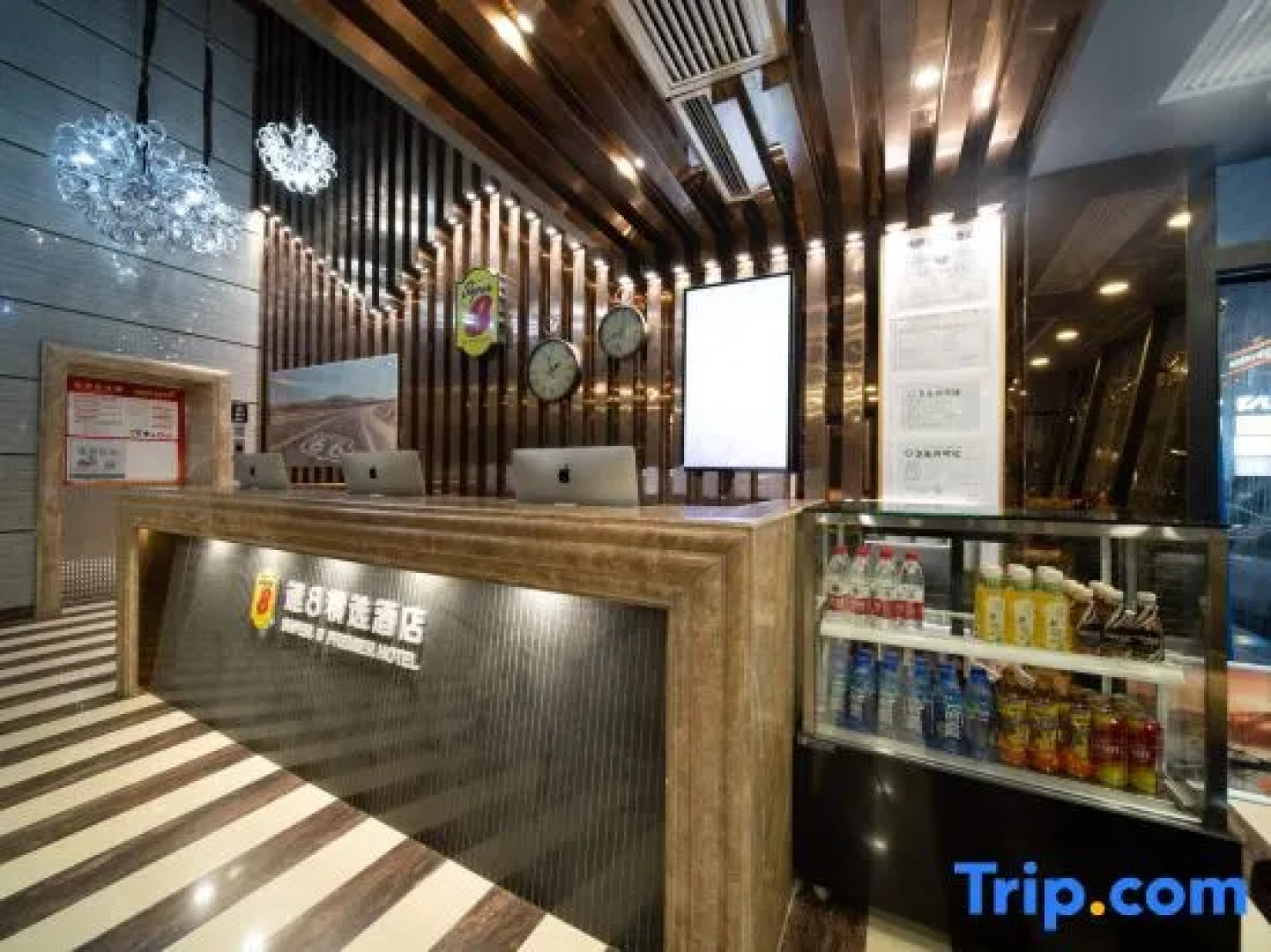 Super 8 Urumqi Xidamen Branch