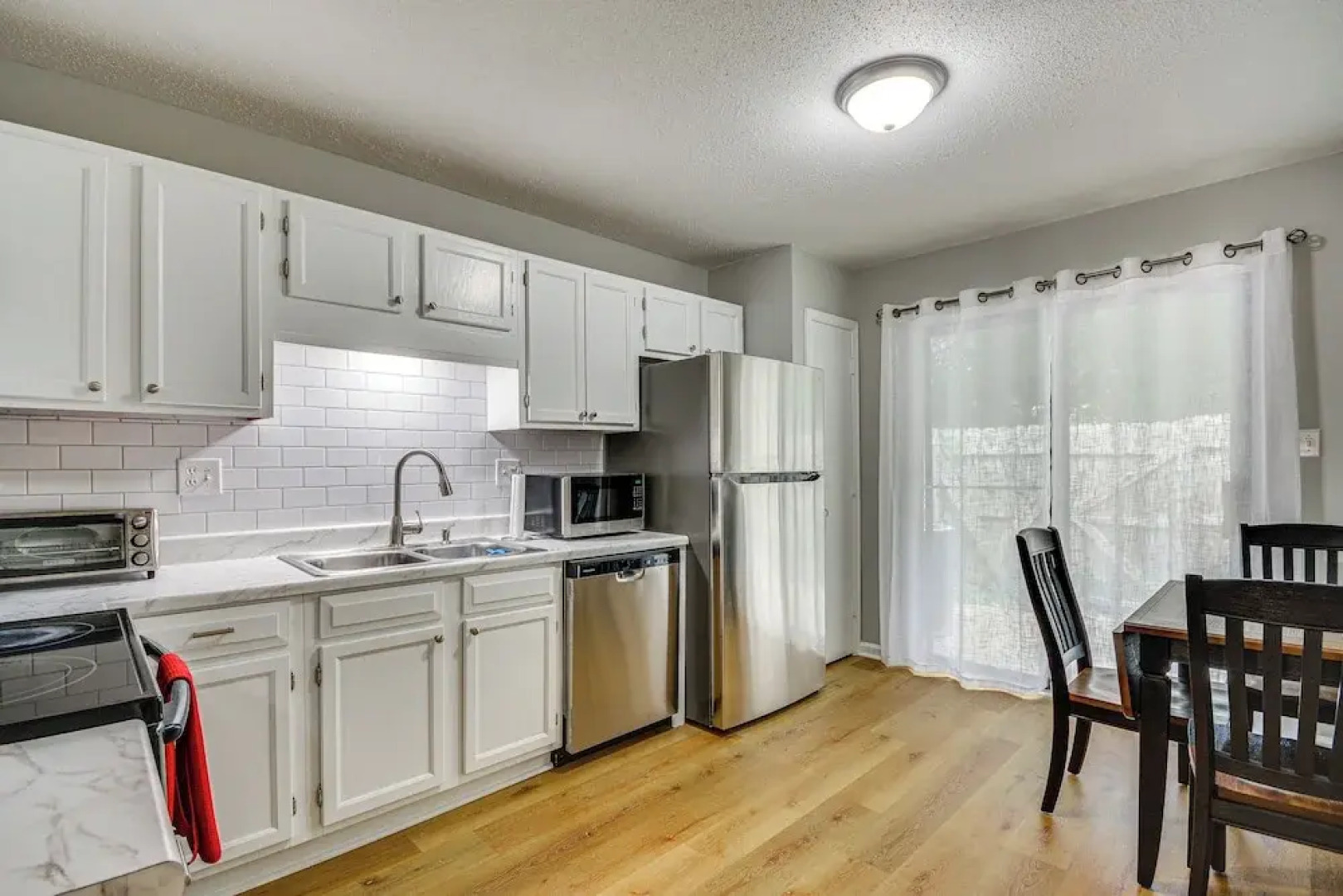 High Point Townhome w/ Patio, 1 Mi to Main Street!