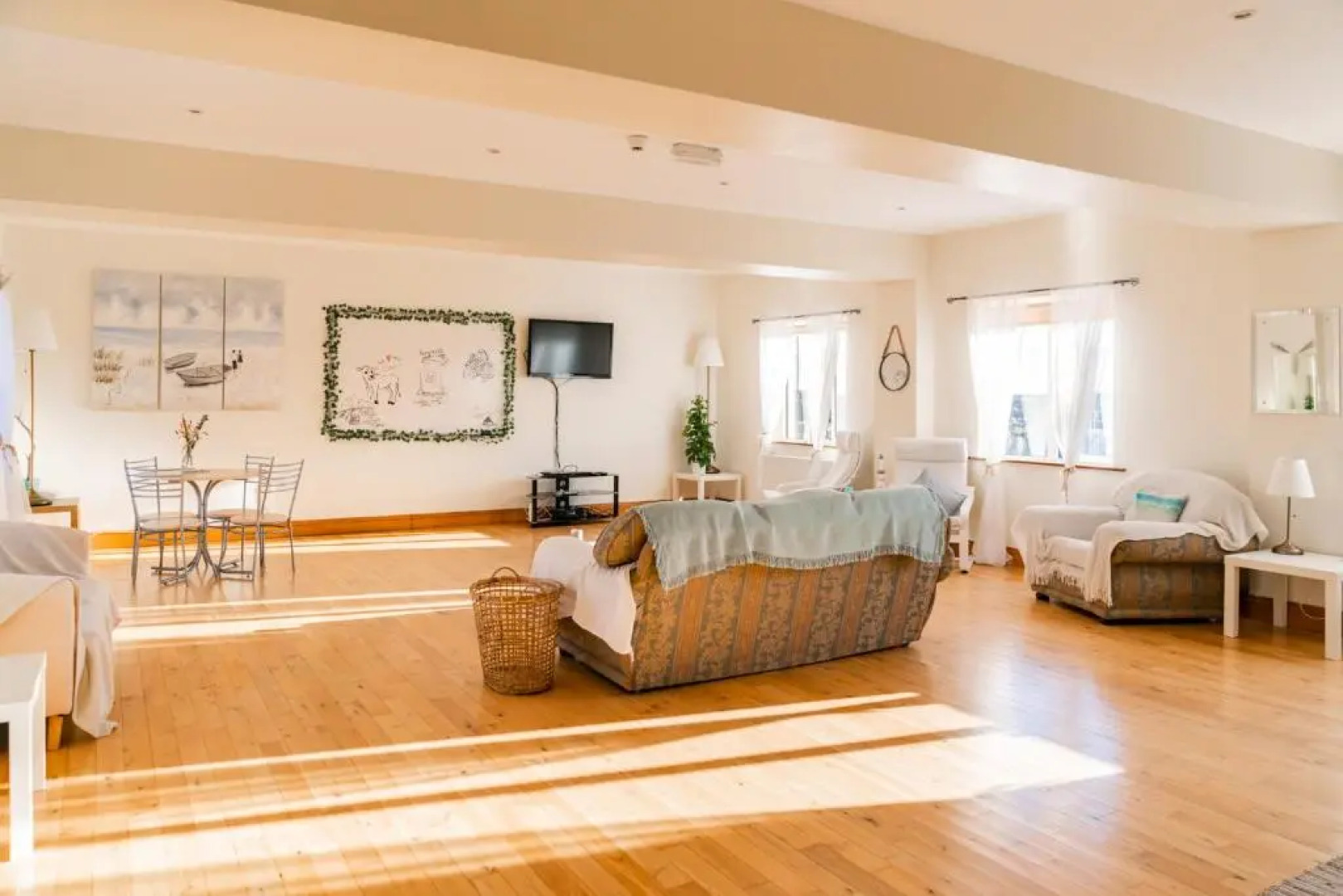 Aran Walkers Lodge (Adults Only)