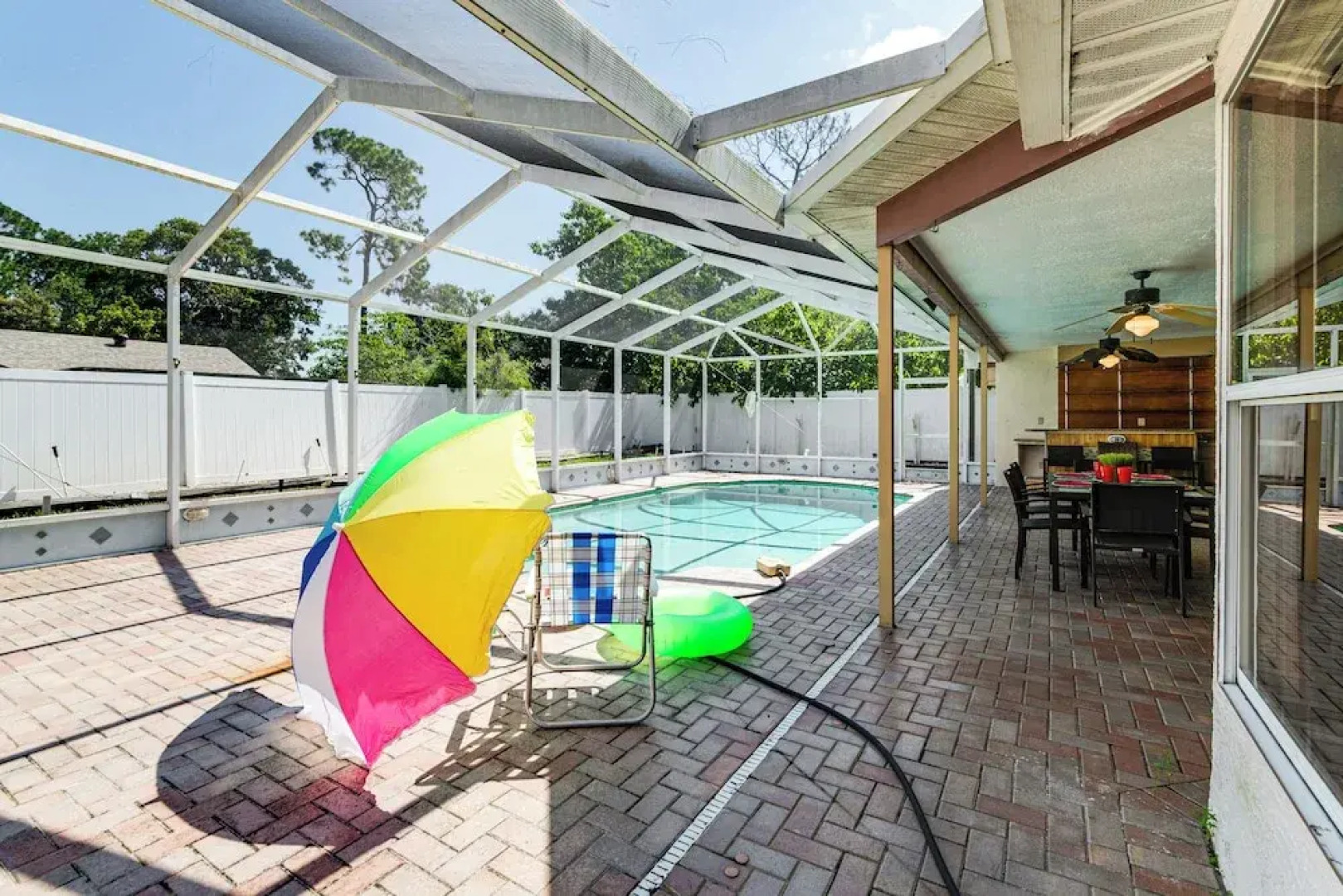 3 Mi to Weeki Wachee Springs SP: Poolside Oasis!