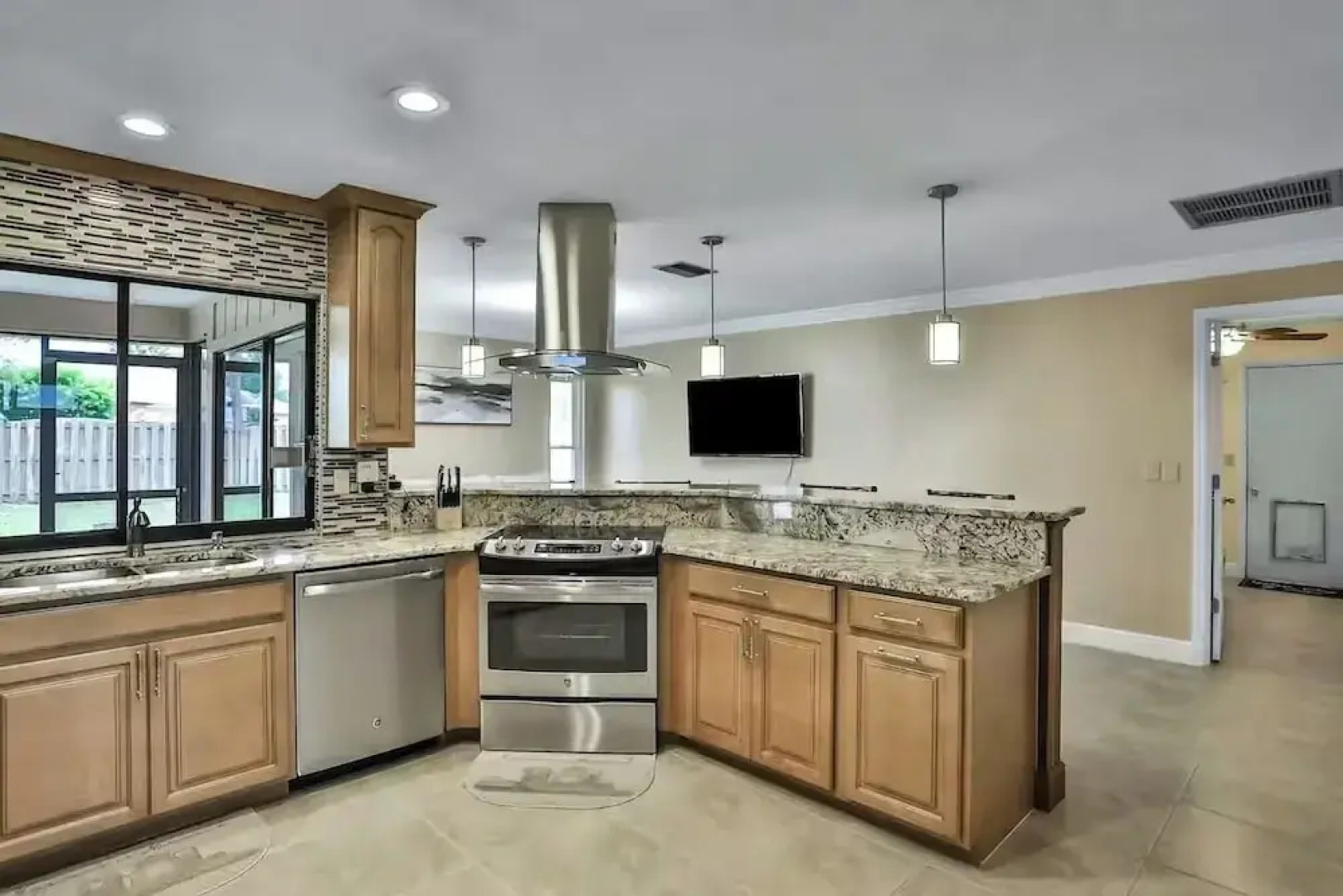 Renovated 3BR Dog Friendly Pond View W/D