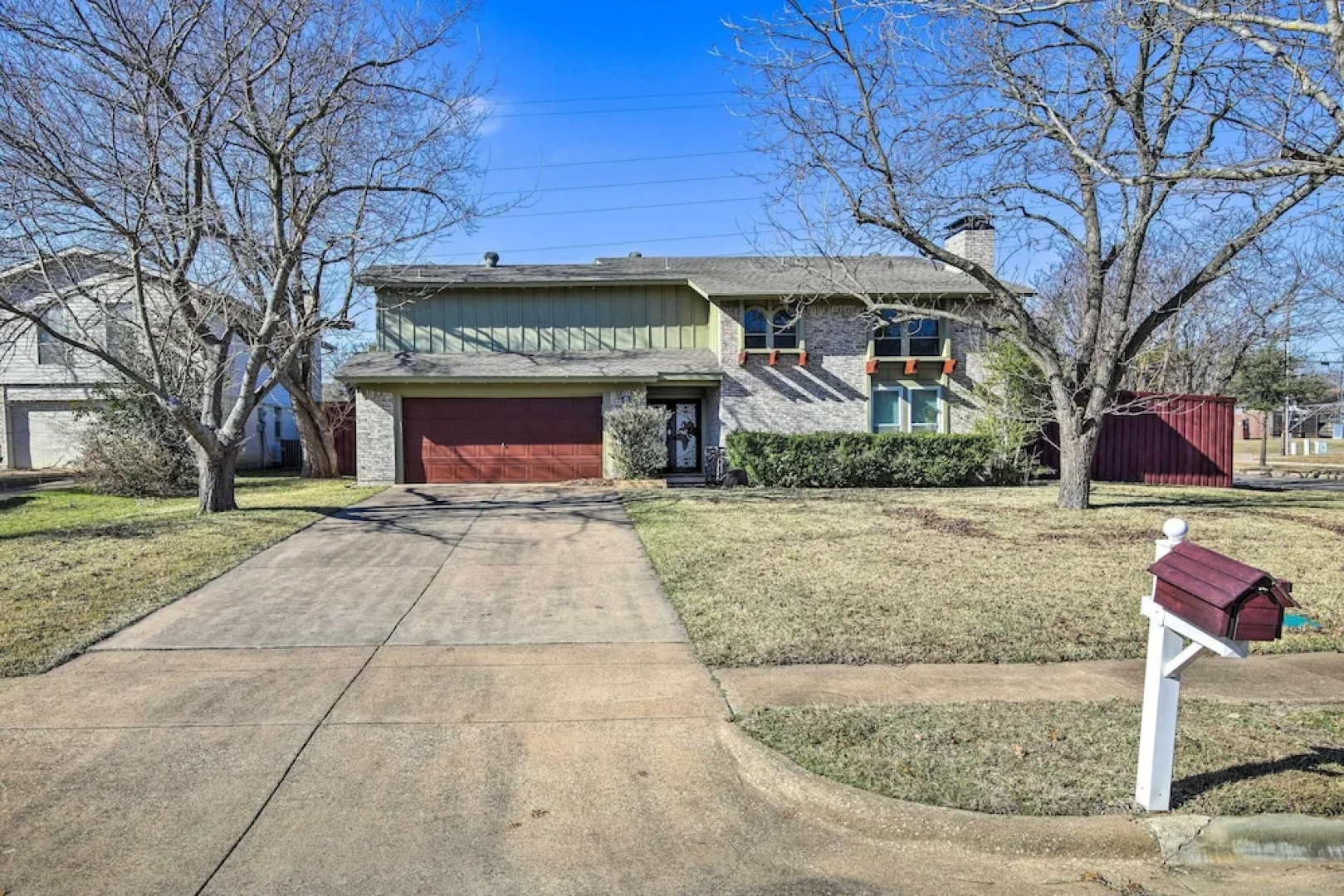 Poolside Oasis: Richardson Home w/ Movie Room!