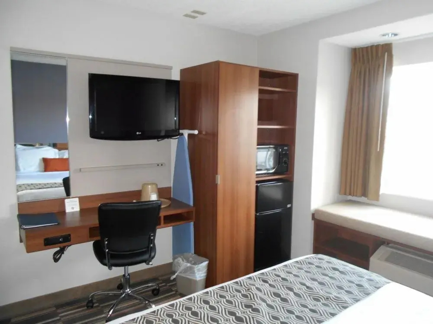 Microtel Inn & Suites by Wyndham Albany Airport