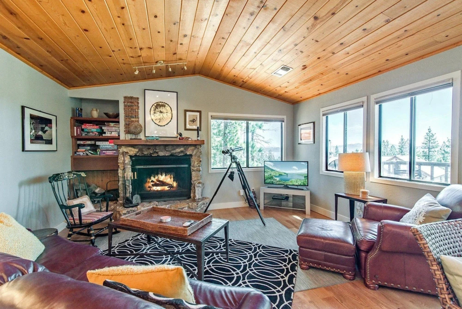 4br Lake View W/ Double Decks 4 Bedroom Cabin