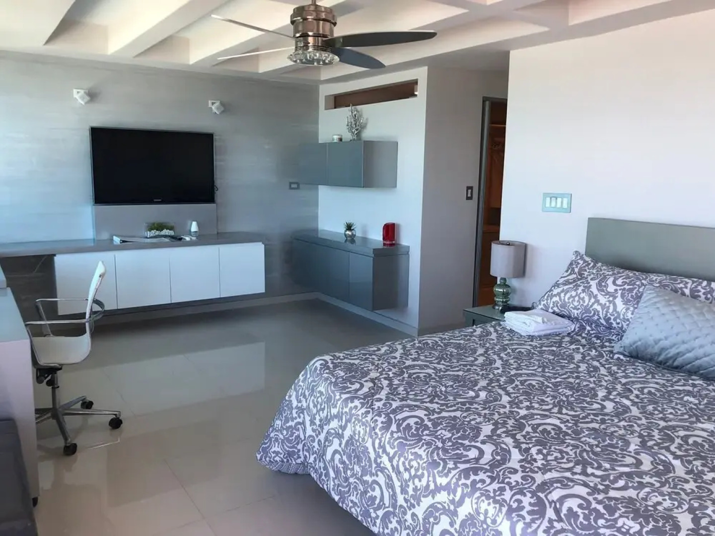 Beach Front  Amapola SeaSide Apt