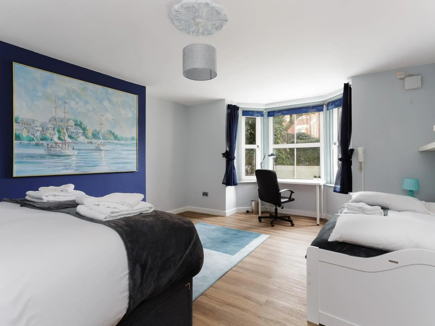 Stopover at ALBANY GARDEN APARTMENT with great outdoor space