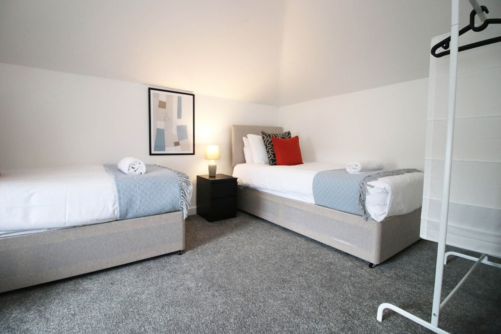 The White House by Tŷ SA