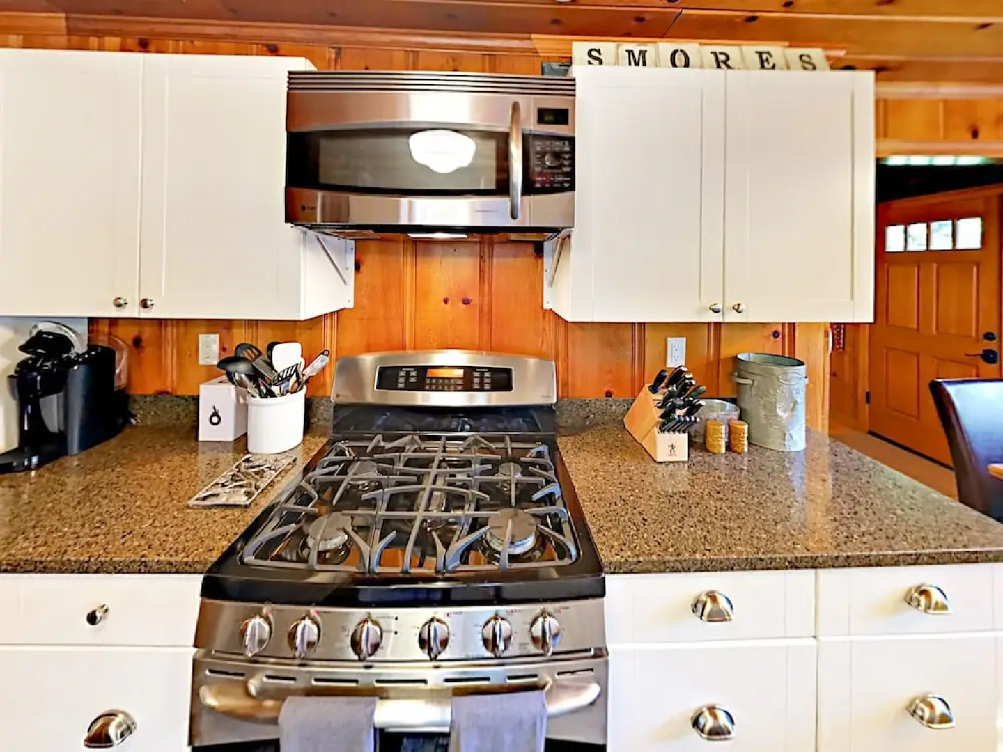 1498 Pine Home 4 Bedrooms 2.5 Bathrooms Home