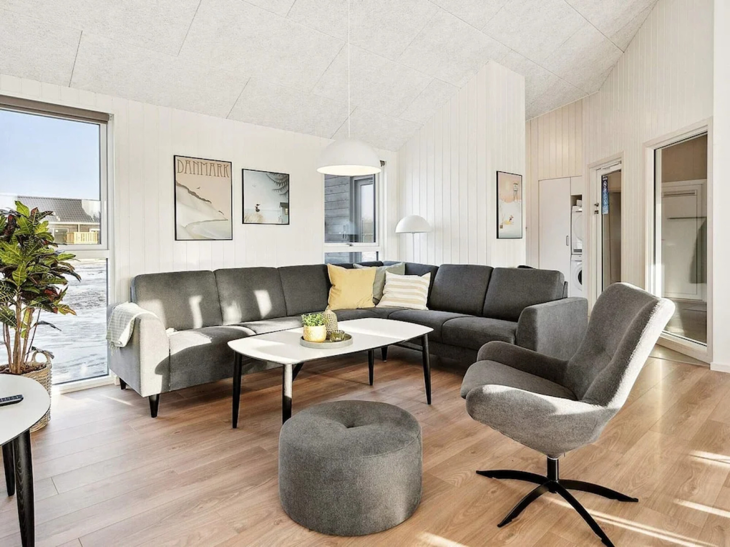 Spacious Retreat Near Beach - By Traum Ferienwohnungen