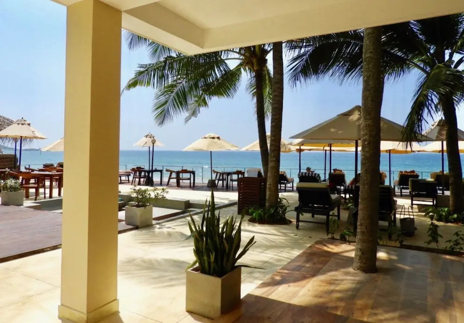 Sapphire Seas Beachfront Villas