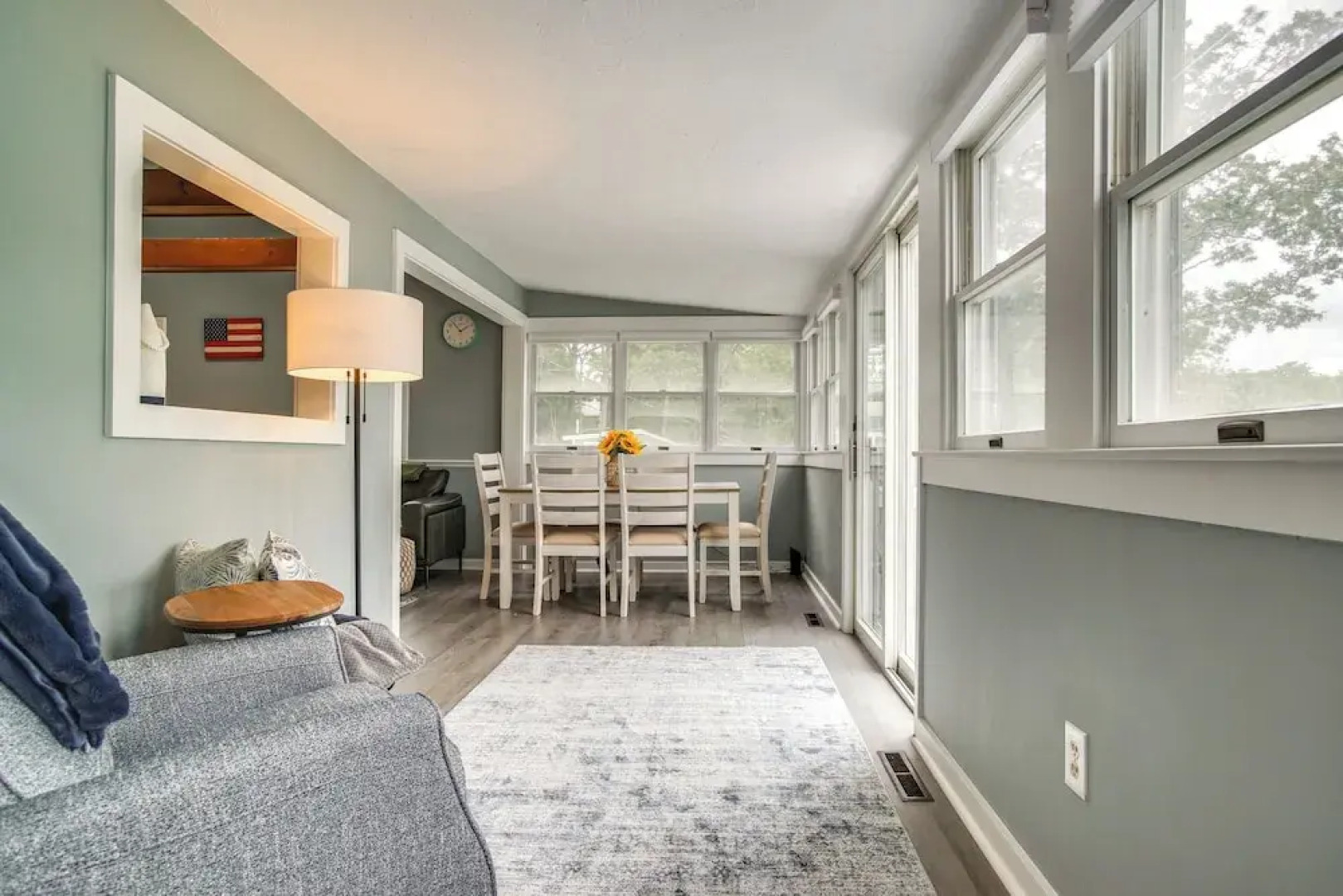 Waterfront Cape Cod Cottage on Peter's Pond