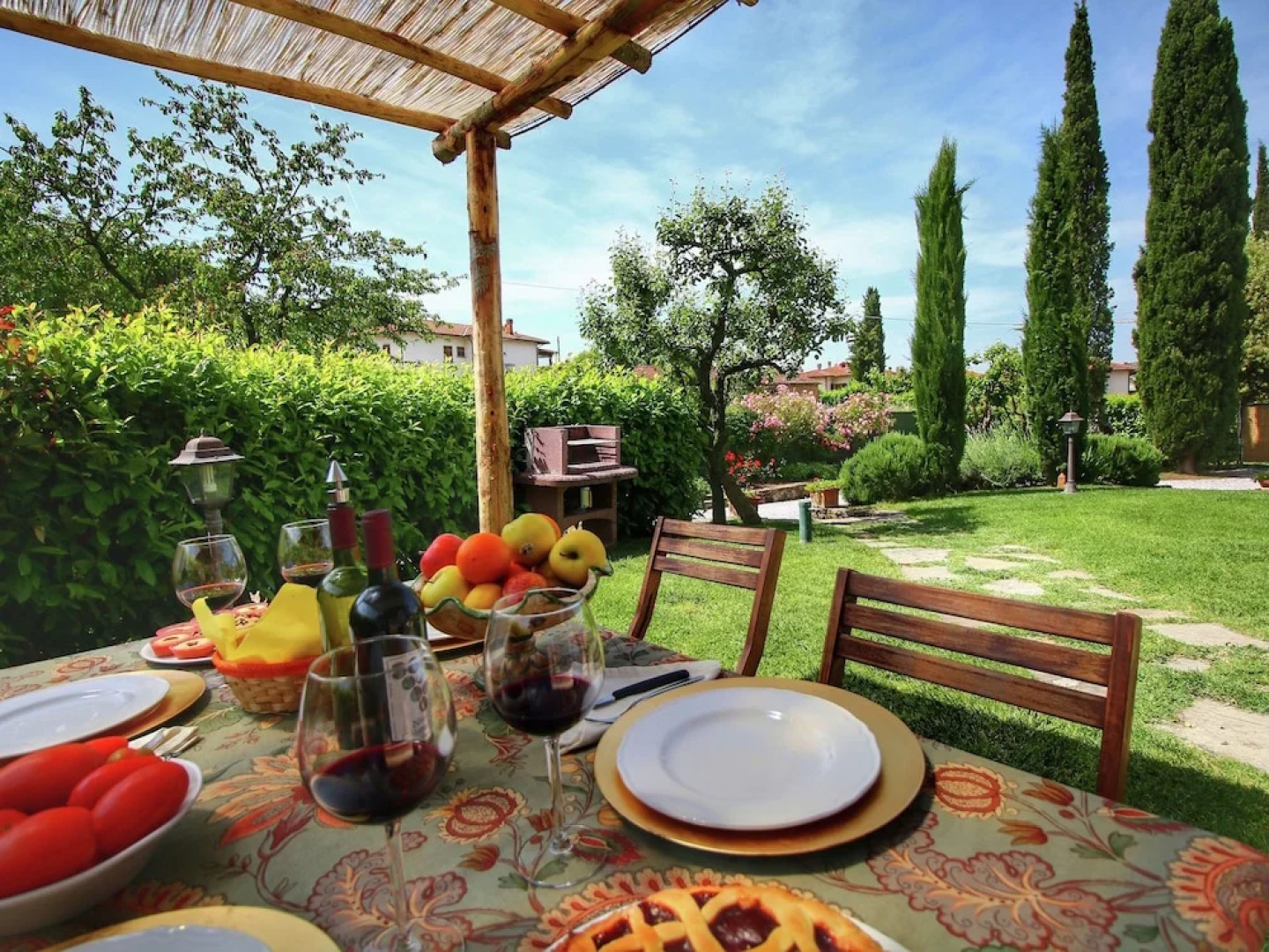 Luxurious Cottage in Lucignano with Pool