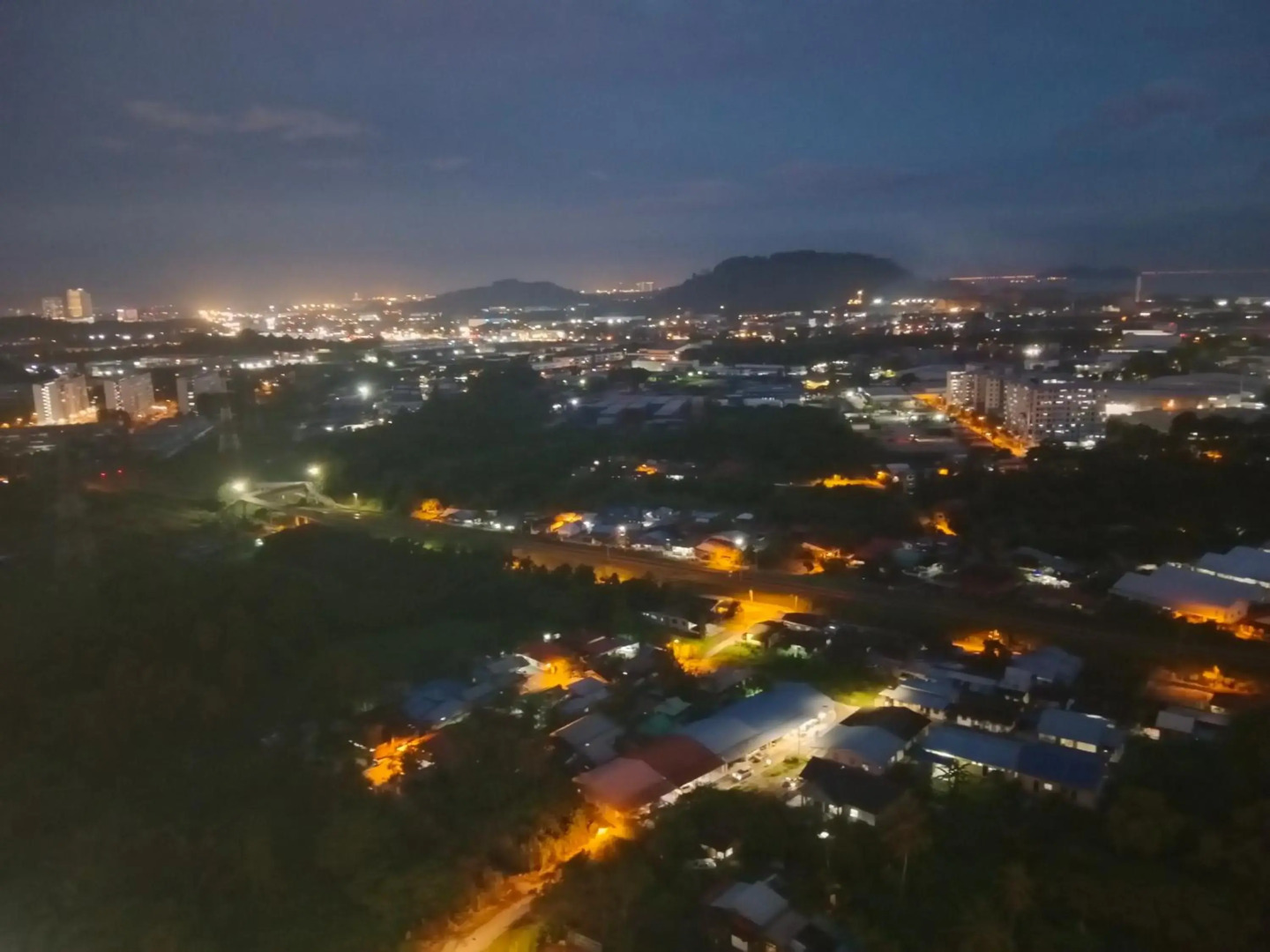 Comfortable18 3R2B 7pax Meritus Perai