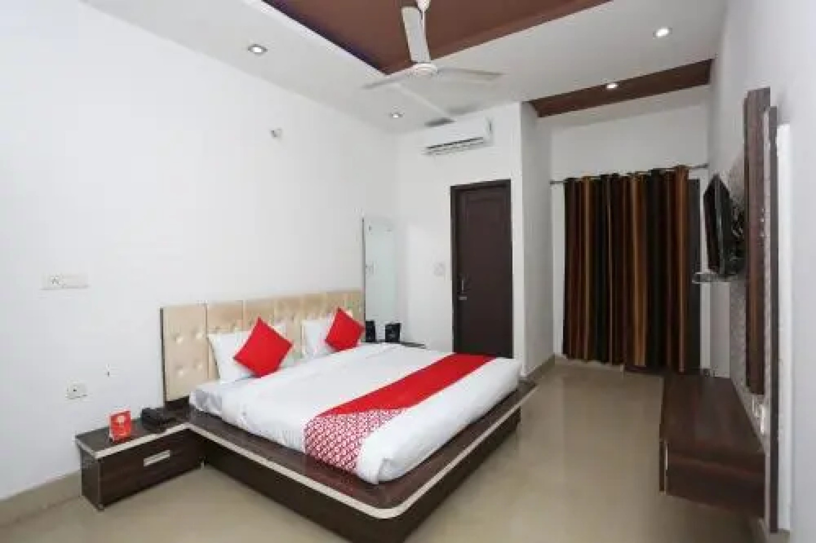 OYO 28227 Hotel Abhinandan