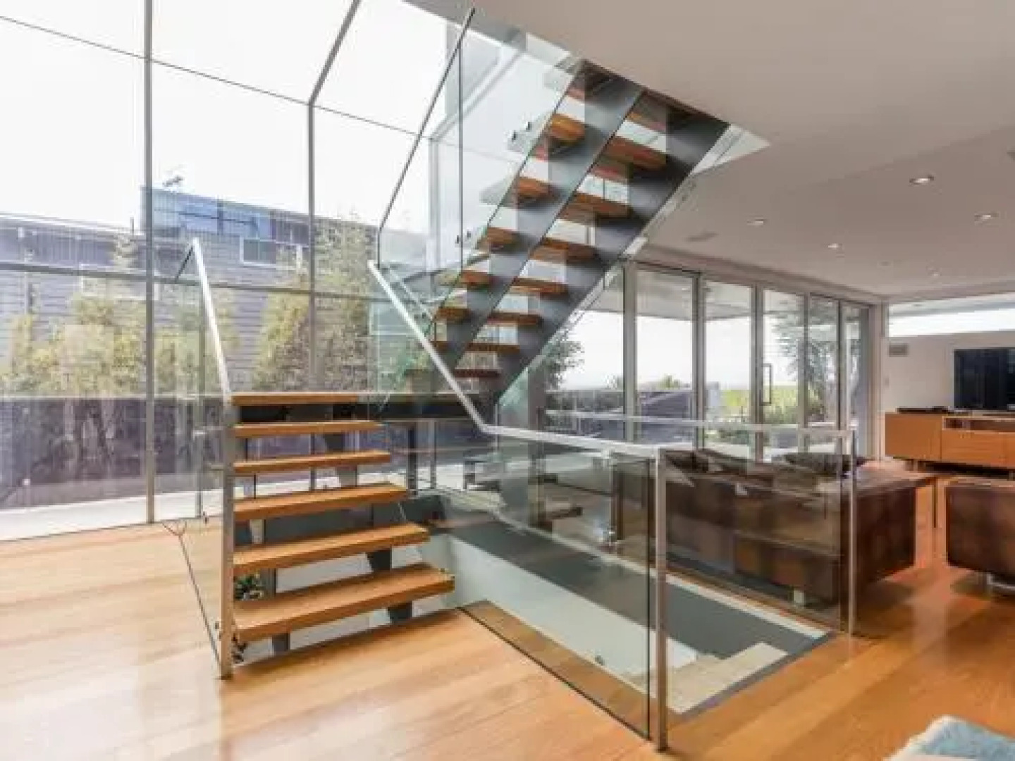 TASMAN DRIVE Gerringong 4pm check out Sundays