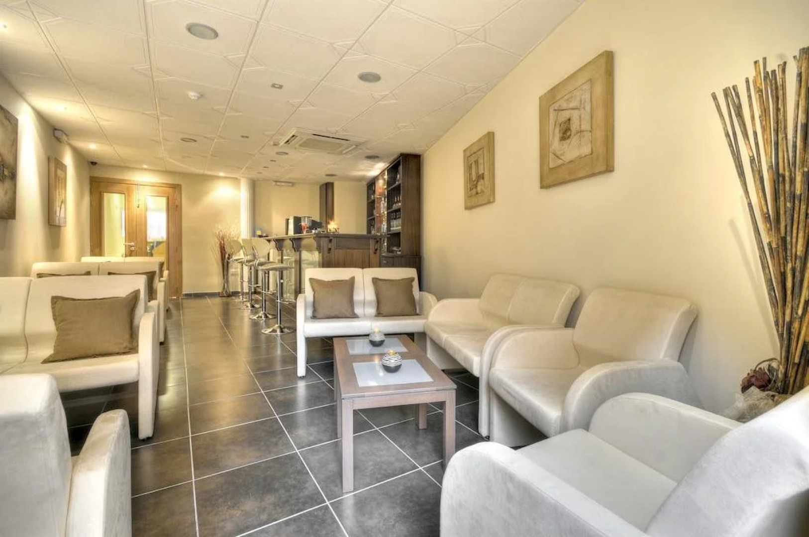 Amls Euro Guest House